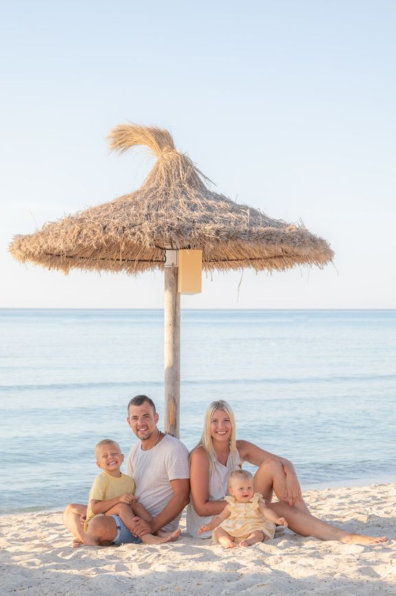 Familien Fotos an der Strand von Sa Coma - Fotógrafa Anieska