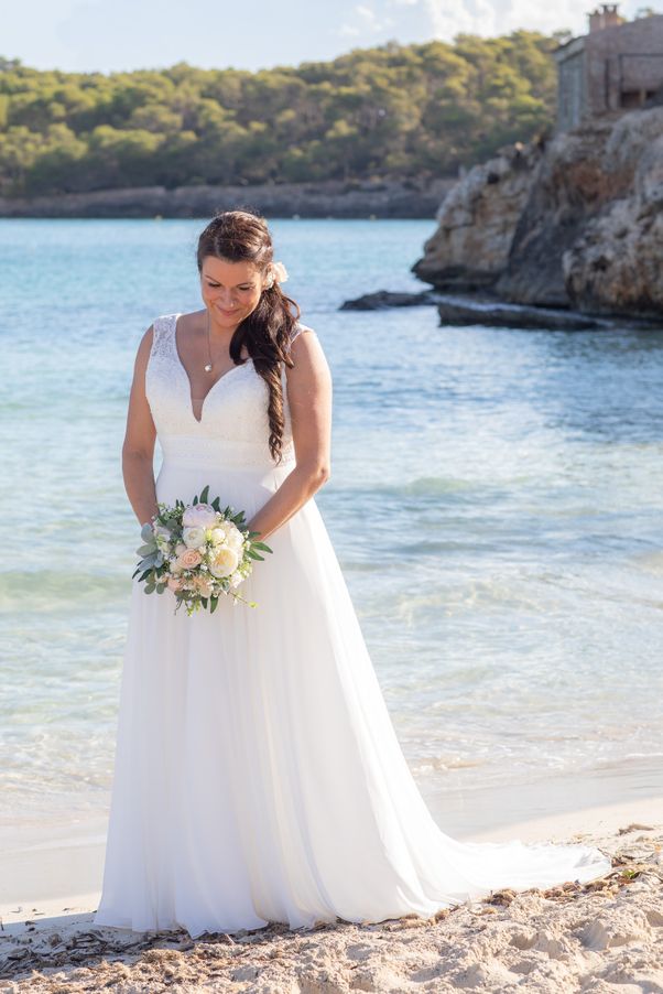 Braut am Strand von Cala Mondrago - Fotógrafa Anieska