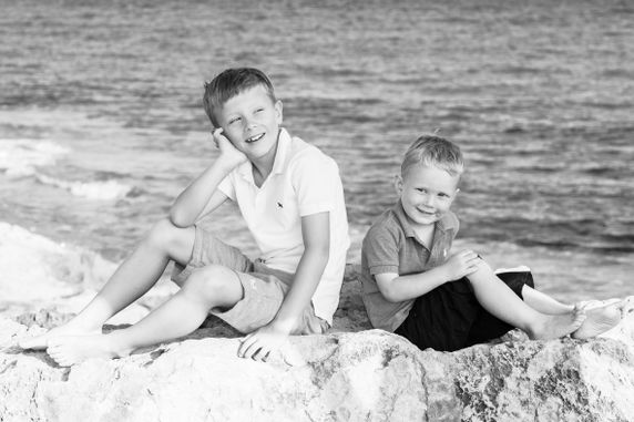 Jungs auf dem Mauer - Fotógrafa Anieska