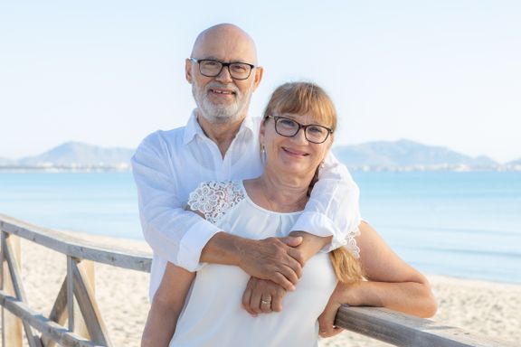 Shooting an der Playa de Muro mit älteres Paar - Fotógrafa Anieska