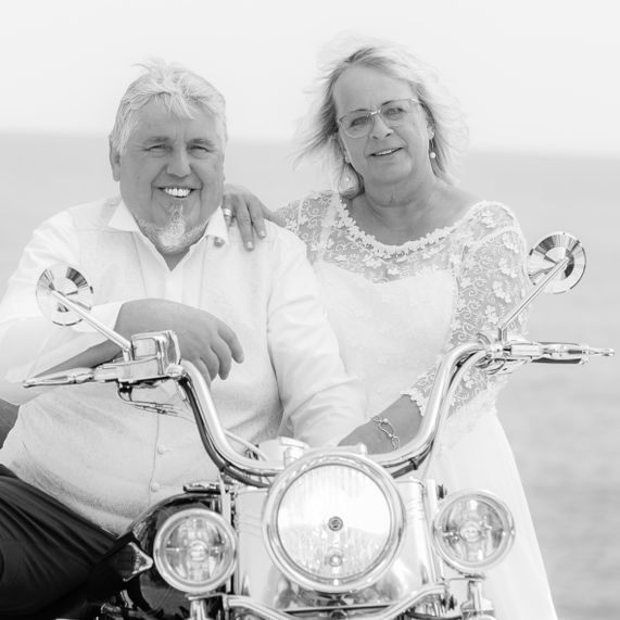 Brautpaar auf dem Motorrad - Fotógrafa Anieska