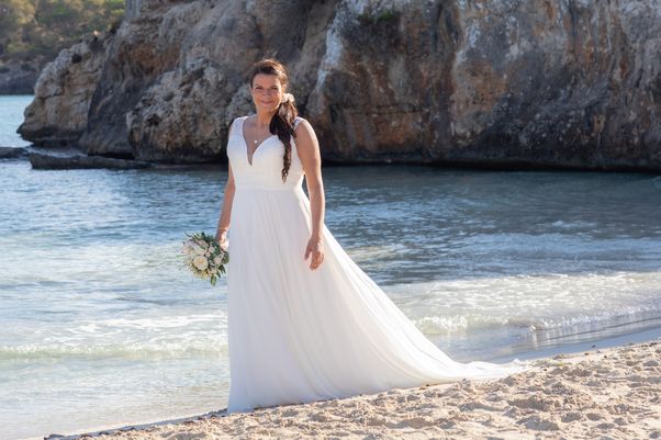 Braut am Strand von Cala Mondrago - Fotógrafa Anieska