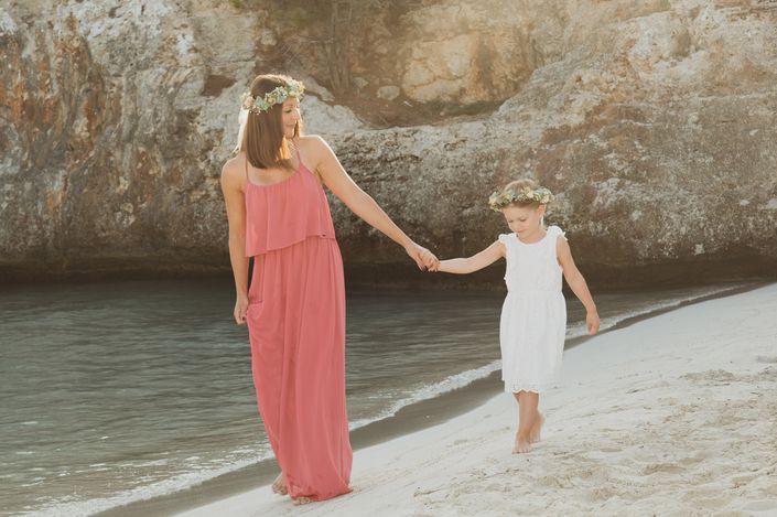 Mama und Tochter am Strand von Mallorca - Fotógrafa Anieska